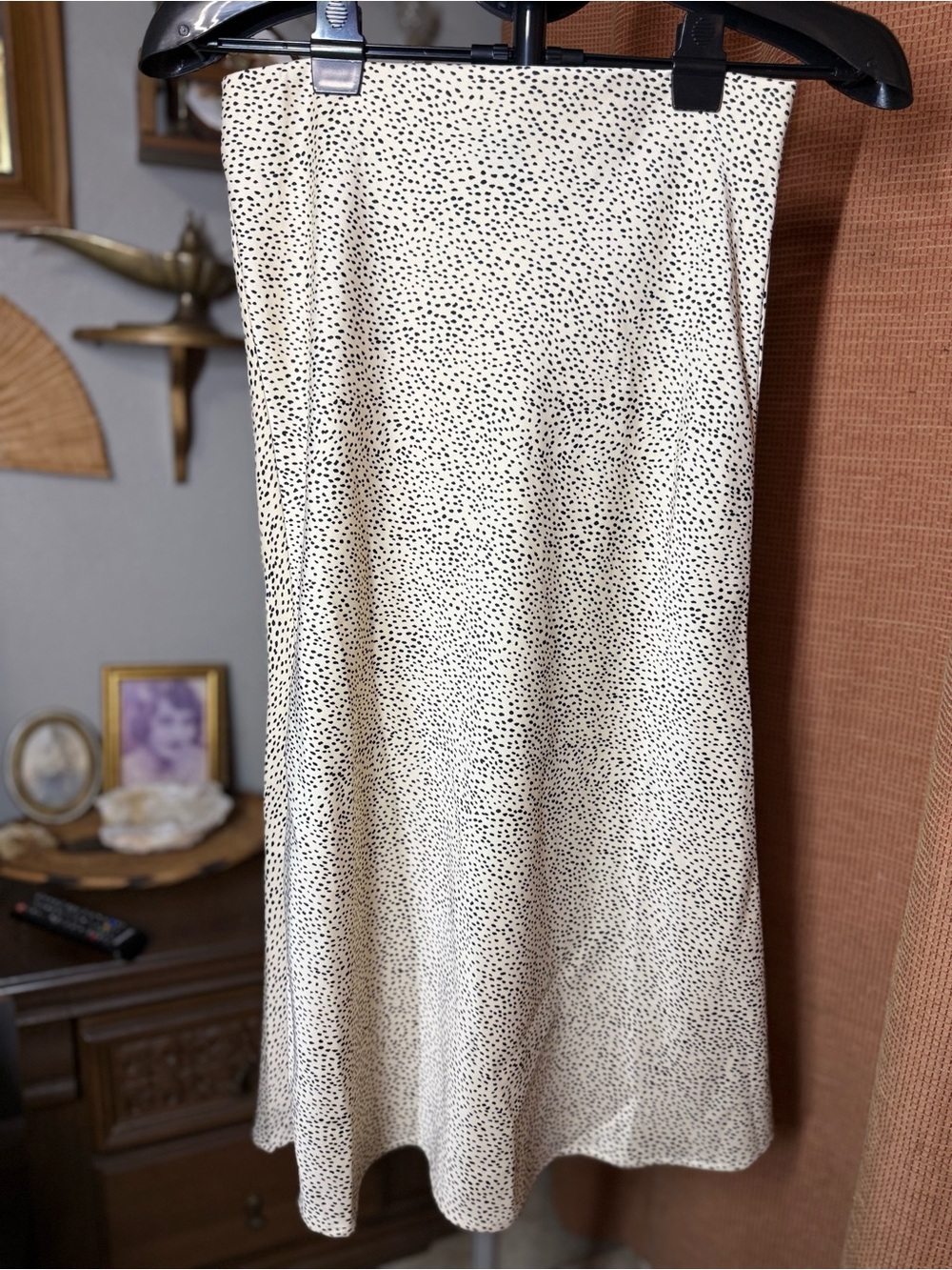 Rachel Zoe Cream and Black speckled bias cut Midi Slip on skirt